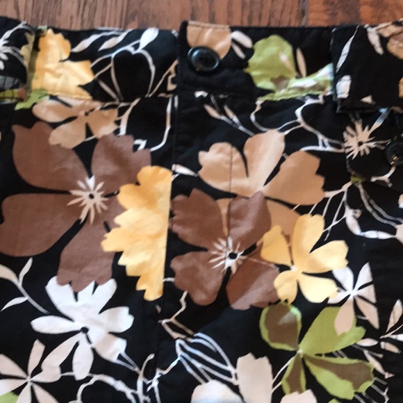 Just listed❤️ fun floral print skort - Picture 2 of 10